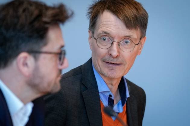 News Themen der Woche KW10 News Bilder des Tages Pressekonferenz mit dem Bundesgesundheitsminister zu aktuellen gesundheitspolitischen Themen in der Landespressekonferenz NRW Aktuell, 07.03.2023, Duesseldorf, Bundesgesundheitsminister Karl Lauterbach und Thomas Kutschaty Vorsitzender der SPD-Fraktion und Oppositionsfuehrer im Landtag Nordrhein-Westfalen gemeinsam in der Landespressekonferenz Nordrhein-Westfalen im Landtag in Duesseldorf Duesseldorf Nordrhein-Westfalen Deutschland *** Press conference with the Federal Minister of Health on current health policy issues in the state press conference NRW News, 07 03 2023, Duesseldorf, Federal Minister of Health Karl Lauterbach and Thomas Kutschaty Chairman of the SPD parliamentary group and opposition leader in the state parliament of North