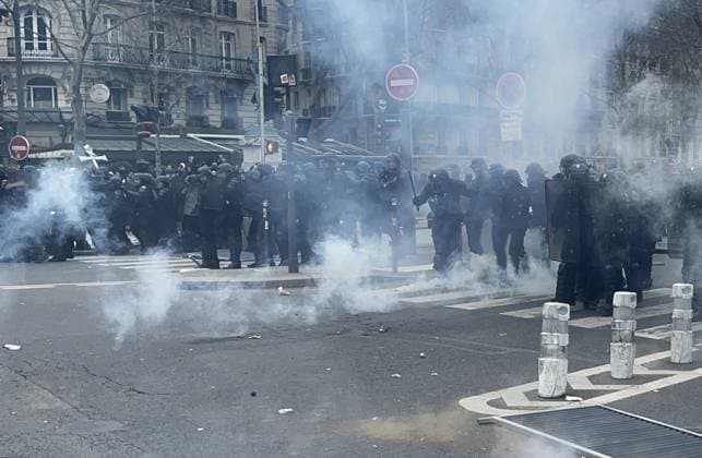News Themen der Woche KW10 News Bilder des Tages France Protest 8386306 07.03.2023 French riot police officers stand in a cloud of smoke during a nationwide day of strikes and protests called by unions over the French government s proposed pensions reform, in Paris, France. Evgeny Poloyko Sputnik Paris France  Copyright: xEvgenyxPoloykox
