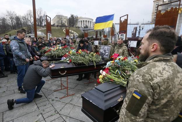 News Themen der Woche KW10 News Bilder des Tages A Farewell For Four Ukrainian Fighters In Kyiv, Who Died During A Combat Mission In Bryansk Region Of Russia Ukrainians attend a funeral ceremony for four Ukrainian fighters who died during a combat mission in Bryansk region of Russia, on the Independence Square in Kyiv, Ukraine 7 March 2023, amid Russia s invasion of Ukraine. Four Ukrainian fighters of the sabotage Bratstvo (Brotherhood) group - Yuriy Horovets, Maksym Mykhaylov, Taras Karpyuk, and Bohdan Lyagov died on the territory of Russia while performing a combat mission on 25 December 2022, according to media. On 26 December Russian Federal Security Service announced they had killed four Ukrainians of a sabotage group in the Bryansk Oblast. Kyiv Ukraine  Copyright: xSTRx originalFilename: sindeyev-notitle230307_npzbi.jpg