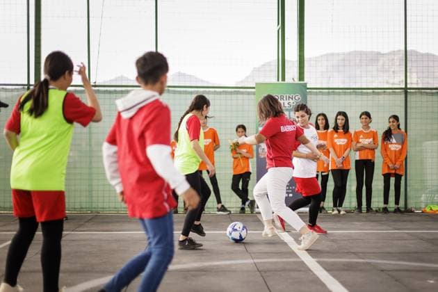 Annalena Baerbock (Buendnis 90 Die Gruenen), Bundesaussenministerin, aufgenommen im Rahmen eines Besuchs des Zentrums zur Ausbildung von Frauen der Organisation öÄÃ»Hawar HelpöÄu und des Maedchenfussballprojektes öÄÃ»Scoring GirlsöÄu in Qadiya, Camp fuer Binnenvertriebene in Zakho, 08.03.2023. Zakho Irak Copyright: xKiraxHofmannx
