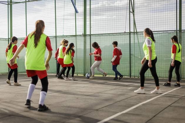 Annalena Baerbock (Buendnis 90 Die Gruenen), Bundesaussenministerin, aufgenommen im Rahmen eines Besuchs des Zentrums zur Ausbildung von Frauen der Organisation öÄÃ»Hawar HelpöÄu und des Maedchenfussballprojektes öÄÃ»Scoring GirlsöÄu in Qadiya, Camp fuer Binnenvertriebene in Zakho, 08.03.2023. Zakho Irak Copyright: xKiraxHofmannx