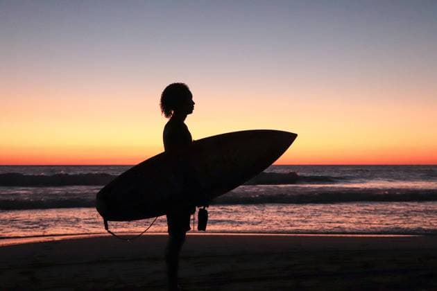 Silhouette of Oniel Lopez, young male surfer holding his surfboard at sunset on Jiquilillo beach, Nicaragua Nicaragua Copyright: xElisaxNavarrox xVWPicsx ENS-NICARAGUA-50