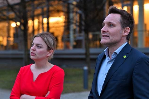 Katharina Schulze und Ludwig Hartmann. Katharina Schulze, MdL, Fraktionsvorsitzende Landtags-Grüne und Ludwig Hartmann , MdL, Fraktionsvorsitzender Landtags-Grüne vor dem energiewirtschaftlichen Empfang in der Gaszählerwerkstatt in München. München Bayern Deutschland *** Katharina Schulze and Ludwig Hartmann Katharina Schulze, MdL, parliamentary group leader Landtag Greens and Ludwig Hartmann , MdL, parliamentary group leader Landtag Greens before the energy reception in the gas meter workshop in Munich Munich Bavaria Germany Copyright: xRolfxPossx