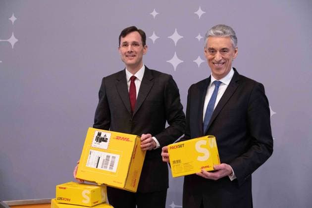 News Themen der Woche KW10 News Bilder des Tages v.l. Dr. Tobias MEYER, Dr. Tobias Meyer, Global Business Services, designierter Vorstandsvorsitzender, Dr. Frank APPEL (Vorstandsvorsitzender, CEO, Global Business Services) Bilanzpressekonferenz der Deutsche Post DHL Group in Bonn Troisdorf am 09.03.2023. *** f l Dr Tobias MEYER, Dr Tobias Meyer, Global Business Services, Chairman designate of the Board of Management, Dr Frank APPEL Chairman of the Board of Management, CEO, Global Business Services Annual press conference of Deutsche Post DHL Group in Bonn Troisdorf on 09 03 2023