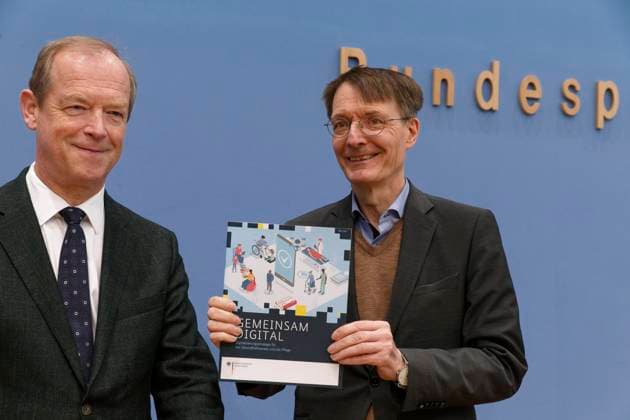 2023-03-09, Deutschland, Berlin - Bundespressekonferenz: Bundesgesundheitsminister Prof. Dr. Karl Lauterbach (SPD) legt gemeinsam mit Prof. Michael Hallek, Vorsitzender des Sachverständigenrats zur Begutachtung der Entwicklung im Gesundheitswesen, seine Digitalisierungsstrategie vor. Eckpfeiler die elektronische Patientenakte (ePA). *** 2023 03 09, Germany, Berlin Federal Press Conference Federal Minister of Health Prof Dr Karl Lauterbach SPD presents his digitization strategy together with Prof Michael Hallek, Chairman of the German Council of Health Care Experts Cornerstone the electronic patient record ePA