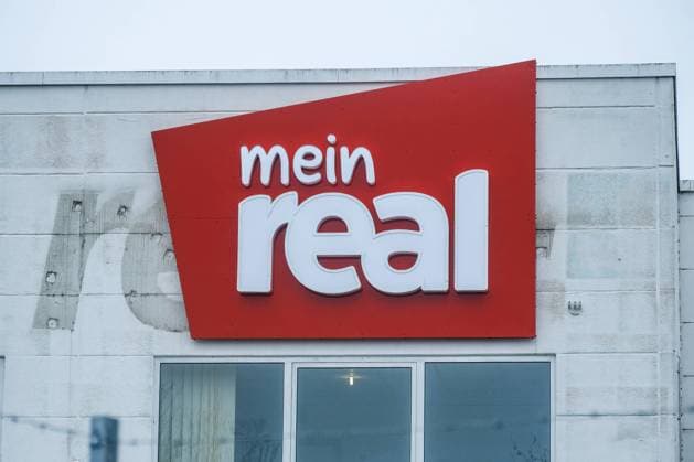 Düsseldorf 09.03.2023 mein Real Lebensmittel-Supermarkt Warenhaus Düsseldorf Nordrhein-Westfalen Deutschland *** Düsseldorf 09 03 2023 my Real food supermarket department store Düsseldorf North Rhine Westphalia Germany