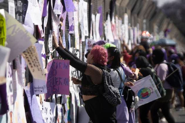 México: 8M International Women s Day Hundreds of women and various feminist blocks marched on the occasion of International Women s Day. The various groups gathered in the capital s main square where they demonstrated and on several occasions were attacked by police with tear gas, but this did not prevent them from continuing with the demonstration, on the contrary, encouraged them to continue with the struggle. Ciudad de México Ciudad de México Mexico Copyright: LuisxSalgado