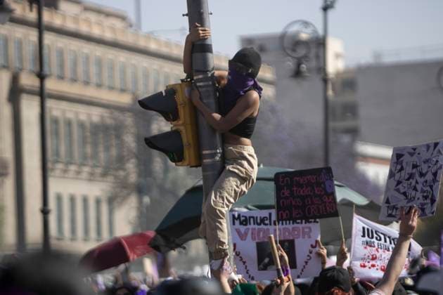 México: 8M International Women s Day Hundreds of women and various feminist blocks marched on the occasion of International Women s Day. The various groups gathered in the capital s main square where they demonstrated and on several occasions were attacked by police with tear gas, but this did not prevent them from continuing with the demonstration, on the contrary, encouraged them to continue with the struggle. Ciudad de México Ciudad de México Mexico Copyright: LuisxSalgado