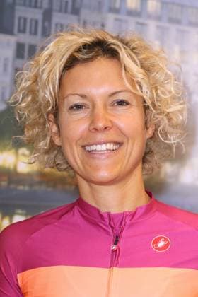 RECORD DATE NOT STATED CHARITY-RADELN FUER DIE UKRAINE 09.03.2023 Annika Zimmermann, Charity-Radeln in der Europa Passage bei der mit Ergometern eine Glühbirne zum Leuchten gebracht wird. Das Geld geht 1:1 an ukrainische Hilfsprojekte in Zusammenarbeit mit der Organisation WeAreAllUkrainians, Hamburg, 09.03.2023 Copyright: xEventpressxMPx