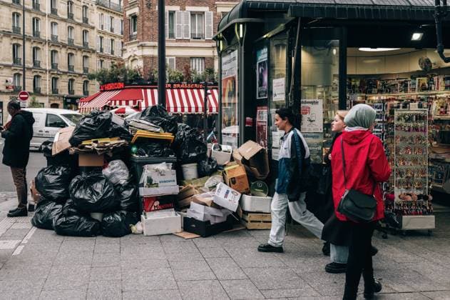 Fifth Day Of Strike Of Garbage Collectors In Paris On the fifth day of the garbage collectors strike against the pension reform in Paris, on 10 March 2023, many bins are no longer collected and are piling up in the streets of the French capital. This strike is part of the general strike movement initiated by the employees unions to oppose the government s reform project aimed at pushing back the retirement age from 62 to 64. Paris France  Copyright: xSamuelxBoivinx originalFilename: boivin-fifthday230310_np6UJ.jpg