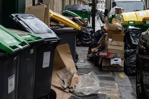 Rubbish bins overflow and pile up in the streets of the French capital, due to the garbage collectors strike against the pension reform, on 11 March 2023.  JulienxMattiax xLexPictorium LePictorium_0276433
