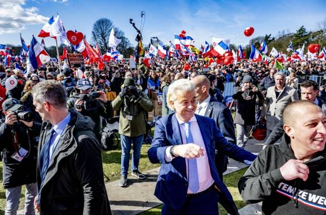 News Themen der Woche KW10 News Bilder des Tages THE HAGUE - Geert Wilders pvv . Demonstrators during an action by Farmers Defense Force (FDF) in the Zuiderpark in The Hague. According to FDF, the protest action is not only to put forward the farmers views on, for example, nitrogen policy and the forced buy-out of farmers, but also to draw attention to all kinds of other social problems, such as the surcharge affair and the gas crisis in Groningen. ANP ROBIN UTRECHT netherlands out - belgium out  Copyright: xx x464724365x originalFilename: 464724365.jpg