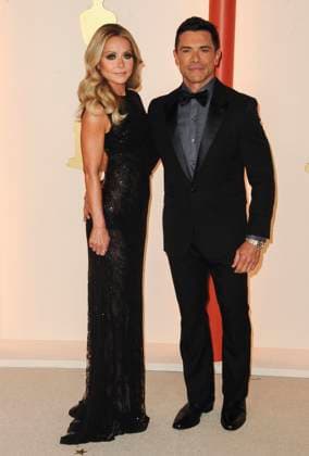 Mark Consuelos, Kelly Ripa at arrivals for 95th Academy Awards - Arrivals 3, Dolby Theatre, Los Angeles, CA March 12, 2023. Photo By: Elizabeth Goodenough Everett Collection at arrivals for 95th Academy Awards - Arrivals 3, Dolby Theatre, Los Angeles, CA March 12, 2023. Photo By: Elizabeth Goodenough Everett Collection PUBLICATIONXNOTxINxCANxCHNxFRAxITAxJPNxNORxPOLxRUSxESPxUKxUSA
