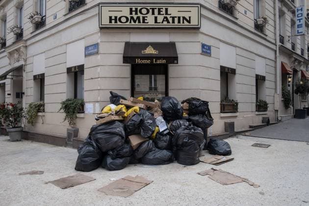 Following the inter-union strikes against the pension reform, garbage collectors and incineration centres are on strike. Several districts of Paris have been left with uncollected rubbish for several days 11 March 2023. Paris, France.  MichaelxBunelx xLexPictorium LePictorium_0276554