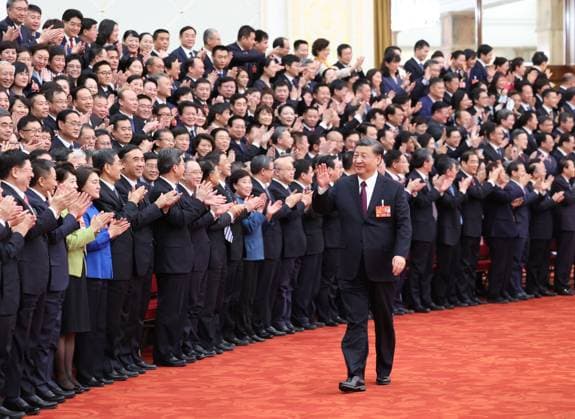 News Themen der Woche KW11 News Bilder des Tages (230313) -- BEIJING, March 13, 2023 -- Xi Jinping waves to deputies to the 14th National People s Congress (NPC) at the Great Hall of the People in Beijing, capital of China, March 13, 2023. Xi Jinping and other Chinese leaders met with the deputies and had group photos taken with them after the closing meeting of the first session of the 14th NPC. ) (TWO SESSIONS)CHINA-BEIJING-NPC-CLOSING MEETING (CN) JuxPeng 