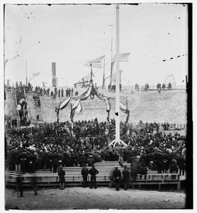 RECORD DATE NOT STATED Charleston, South Carolina. Interior of Fort Sumter during the ceremony of raising the flag. Civil war photographs, 1861-1865 . United States, History, Civil War, 1861-1865. Copyright: xpiemagsx civwarpietiff12032023-3555 !ACHTUNG AUFNAHMEDATUM GESCHÄTZT!