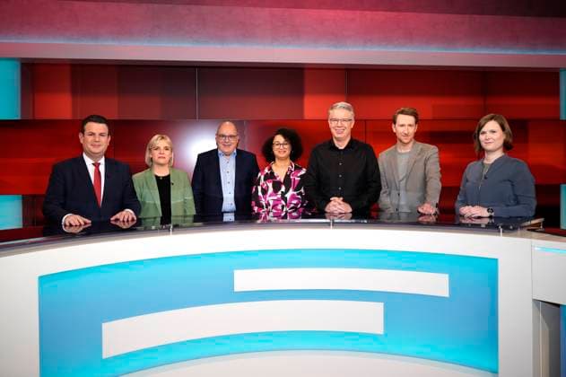 Hubertus Heil, Jessica Hansen, Steffen Kampeter, Sara Weber, Frank Thelen, Louis Klamroth und Karen Malsy in der ARD-Talkshow hart aber fair im Studio Adlershof. Berlin, 13.03.2023