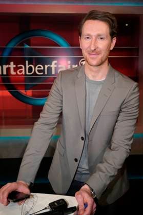 Louis Klamroth in der ARD-Talkshow hart aber fair im Studio Adlershof. Berlin, 13.03.2023