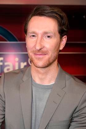 Louis Klamroth in der ARD-Talkshow hart aber fair im Studio Adlershof. Berlin, 13.03.2023