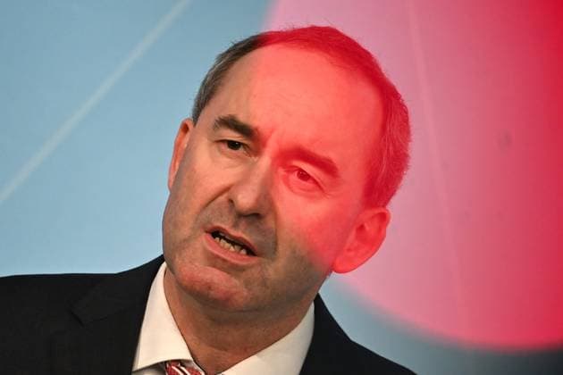 Hubert AIWANGER (Freie Waehler,Wirtschaftsminister Bayern),hinter Rotlicht, Einzelbild,angeschnittenes Einzelmotiv,Portraet,Portrait,Porträt. Pressekonferenz der Bayerischen Staatsregierung nach Kabinettssitzung am 14.03.2023 im Prinz Carl Palais in Muenchen. *** Hubert AIWANGER Free voters,Bavarian Minister of Economic Affairs ,behind red light, single image,cropped single subject,portrait,portrait press conference of the Bavarian State Government after cabinet meeting on 14 03 2023 in the Prinz Carl Palais in Munich