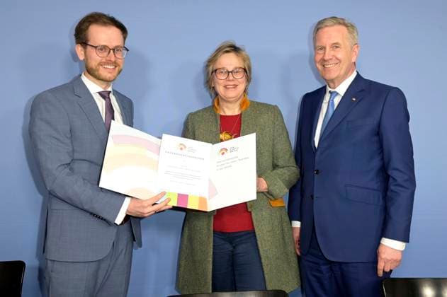Matthias Slunitschek, Eva Maria Welskop-Deffaa und Christian Wulff bei der Pressekonferenz Hier klingt s mir gut - das bundesweite Projekt für mehr Teilhabe in der Musik im Haus der Bundespressekonferenz. Berlin, 14.03.2023