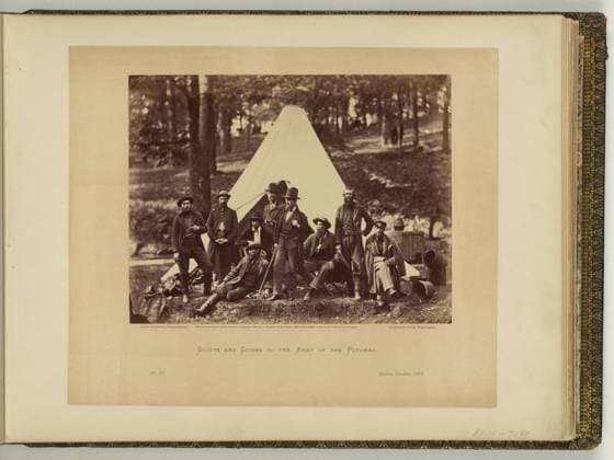 RECORD DATE NOT STATED Scouts and guides to the Army of the Potomac Alex. Gardner, photographer.. Illus. in: Gardner s photographic sketch book of the war Alexander Gardner. Washington, D.C. : Philp & Solomons, c1866 , v. 1, no. 28, Copyright by A. Gardner, Title from item. Military scouts, Union, Maryland, Berlin, 1860-1870, Spies, Maryland, Berlin, 1860-1870, United States, History, Civil War, 1861-1865, Military personnel. Copyright: xpiemagsx civwarpietiff12032023-8698 !ACHTUNG AUFNAHMEDATUM GESCHÄTZT!
