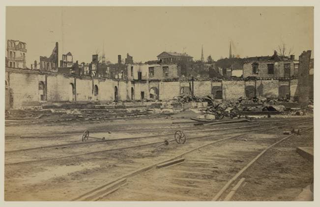 RECORD DATE NOT STATED Railroad yard ruins, Richmond, Virginia. Title devised by Library staff, Library has two prints from the same negative: no. 13, and a lesser quality print, no. 14, Published in: Russell s Civil War photographs : 116 historic prints by Andrew J. Russell ; with a preface by Joe Buberger and Matthew Isenberg. New York : Dover Publications, c1982, no. 59. Railroad shops & yards, Virginia, Richmond, 1860-1870, War damage, Virginia, Richmond, 1860-1870, United States, History, Civil War, 1861-1865, Destruction & pillage. Copyright: xpiemagsx civwarpietiff12032023-8557 !ACHTUNG AUFNAHMEDATUM GESCHÄTZT!