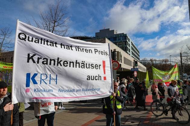 Niedersachsen, Hannover, Krankenhäuser, Müllabfuhr: Die Streiktage der Gewerkschaft Verdi in Hannover gehen weiter. *** Lower Saxony, Hanover, hospitals, garbage collection The strike days of the trade union Verdi in Hanover continue