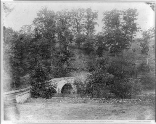 RECORD DATE NOT STATED Burnside bridge, across Antietam Creek, Maryland Alex. Gardner, photographer.. Copyright by A. Gardner, Illus. in: Gardner s photographic sketch book of the war Alexander Gardner. Washington, D.C. : Philp & Solomons, 1865-66 , v. 1, no. 20. Antietam, Battle of, Md, 1862, Stone bridges, Maryland, Antietam, 1860-1870, United States, History, Civil War, 1861-1865, Transportation. Copyright: xpiemagsx civwarpietiff12032023-1275 !ACHTUNG AUFNAHMEDATUM GESCHÄTZT!