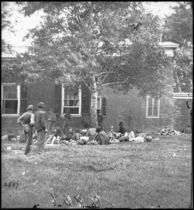 RECORD DATE NOT STATED Fredericksburg, Virginia Wounded from the Battle of the Wilderness. Civil war photographs, 1861-1865 , Selected Civil War Photographs, 1861-1865. United States, History, Civil War, 1861-1865, Casualties , Wilderness, Battle of the, Va, 1864, United States, Virginia, Fredericksburg. Copyright: xpiemagsx civwarpietiff12032023-18248 !ACHTUNG AUFNAHMEDATUM GESCHÄTZT!