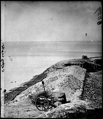RECORD DATE NOT STATED Charleston, South Carolina Parapet of Fort Sumter looking toward Morris Island. Civil war photographs, 1861-1865 , Selected Civil War Photographs, 1861-1865. United States, History, Civil War, 1861-1865, Military facilities, Charleston (S.C.), History, Civil War, 1861-1865, Forts & fortifications, United States, South Carolina, Charleston. Copyright: xpiemagsx civwarpietiff12032023-18566 !ACHTUNG AUFNAHMEDATUM GESCHÄTZT!