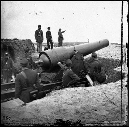RECORD DATE NOT STATED Charleston, South Carolina (vicinity). View of Battery Chatfield Morris Island with gun pointed at Fort Sumter (Fort Putnam and Battery Dahlgren in the distant background. Civil war photographs, 1861-1865 , Selected Civil War Photographs, 1861-1865. United States, History, Civil War, 1861-1865, Military facilities, Forts & fortifications, United States, South Caroline, Charleston. Copyright: xpiemagsx civwarpietiff12032023-18669 !ACHTUNG AUFNAHMEDATUM GESCHÄTZT!