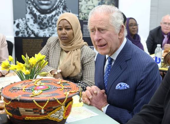 Entertainment Themen der Woche KW11 Entertainment Bilder des Tages König Charles III. trifft Mitglieder der sudanesischen Gemeinde in London . 15 03 2023. London, United Kingdom. King Charles III with members of the Sudanese community in London, to mark 20 years since the start of the Darfur conflict.  xPoolx xi-Imagesx IIM-24243-0008