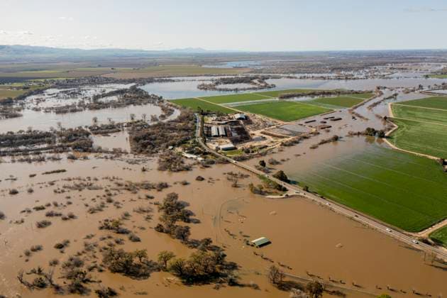 Bilder des Jahres 2023, News 03 März News Themen der Woche KW11 News Bilder des Tages March 15, 2023, California, United States: The San Joaquin River flows out of its banks, flooding a local park and farmland as it goes under Grayson Road. California flood waters continue to rise as the state has not had much of a break from rain and snow. Wednesday, March 15, 2023 Mother Nature gave a break to the state allowing many areas to recover and deal with increased flooding and rising rivers. United States - ZUMAbk2_ 20230315_zaf_bk2_006 Copyright: xMartyxBicekx