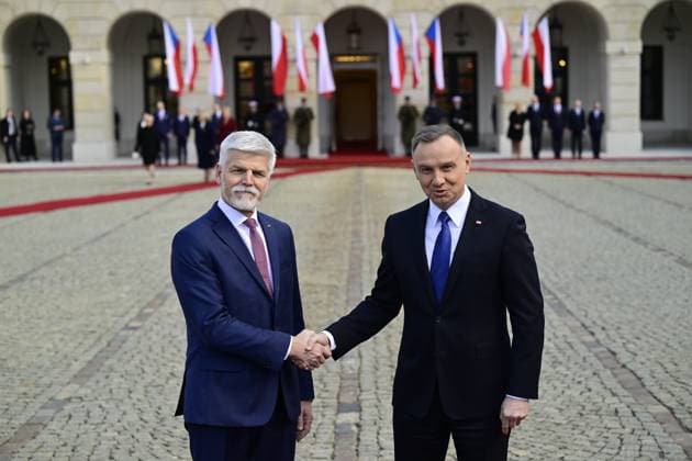 News Themen der Woche KW11 News Bilder des Tages Polish President Andrzej Duda (right) welcomes new Czech President Petr Pavel with military honours in Presidential Palace in Warsaw, Poland, March 16, 2023. (CTKxPhoto RomanxVondrous) CTKPhotoP2023031603477  CTKPhotoP2023031603477
