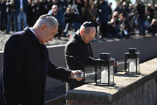 Bilder des Jahres 2023, News 03 März News Themen der Woche KW11 News Bilder des Tages Berlin, Benjamin Netanyahu und Olaf Scholz besuchen das Mahnmal Gleis 17 in Berlin-Grunewald Bundeskanzler Olaf Scholz und der Ministerpräsident des Staates Israel Benjamin Netanyahu besuchen am 16.03.2023 gemeinsam das Mahnmal Gleis 17 in Berlin-Grunewald. Berlin Berlin Deutschland *** Berlin, Benjamin Netanyahu and Olaf Scholz visit the memorial track 17 in Berlin Grunewald German Chancellor Olaf Scholz and the Prime Minister of the State of Israel Benjamin Netanyahu visit the memorial track 17 in Berlin Grunewald Berlin Germany together on 16 03 2023