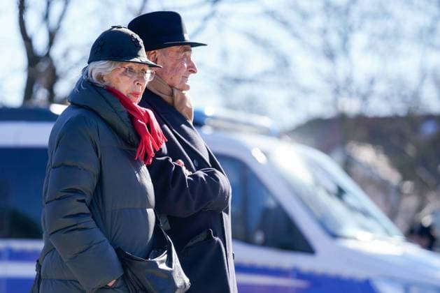 Berlin, Deutschland 16. März 2023: Besuch am Mahnmal Gleis 17 in Berlin - Grunewald - 16.03.2023 Im Bild: Petra und Franz Michalski, Überlebende des Naziregims Mahnmal Gleis 17 Berlin *** Berlin, Germany 16 March 2023 Visit to the Gleis 17 memorial in Berlin Grunewald 16 03 2023 In the picture Petra and Franz Michalski, survivors of the Nazi regime Gleis 17 memorial Berlin Copyright: xFotostandx xReuhlx