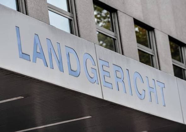 Justiz, Symbolfotos Landgericht in Bochum *** NUR FÜR REDAKTIONELLE ZWECKE *** EDITORIAL USE ONLY ***<p>Am Eingang zum Landgericht in Bochum weist ein Schild am Donnerstag, den 03.11.2016 auf das Justizgebäude hin. Deutschland NRW Bochum Copyright: IngoxOtto *** District Court in Bochum *** ONLY FOR EDITORIAL PURPOSE *** EDITORIAL USE ONLY *** P on Entrance to District Court in Bochum points a Shield on Thursday, the 03 11 2016 at the Court houses to Germany NRW Bochum Copyright IngoxOtto Copyright: IngoxOtto docnrwhugopicture120845015 EDITORIAL USE ONLY