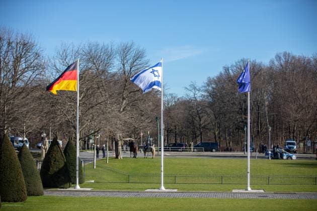 Benjamin Netanjahu im Schloss Bellevue, Eintrag ins Gästebuch des Bundespräsidenten Frank-Walter Steinmeier des Ministerpräsidenten des Staates Israel, Benjamin Netanjahu im Schloss Bellevue. Berlin Berlin Deutschland