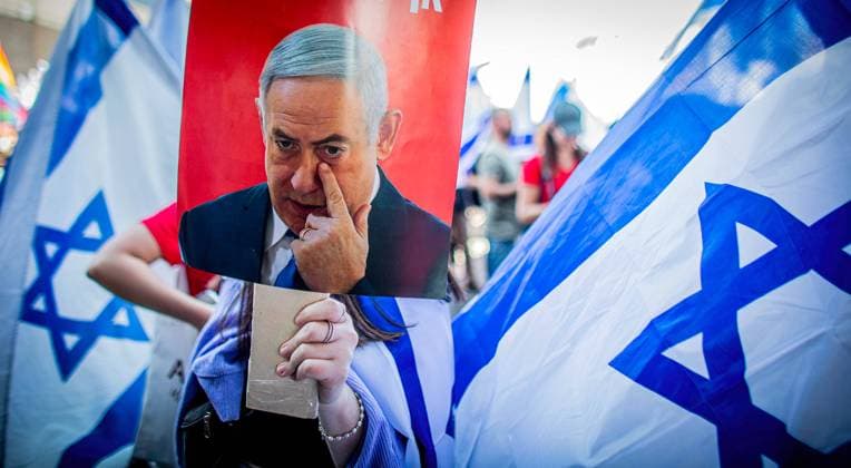 March 16, 2023, Tel Aviv, Israel: Israeli anti reform protester holds a poster showing Israeli Prime Minister Benjamin Netanyahu during the demonstration. Tel Aviv Israel - ZUMAs197 20230316_zaa_s197_325 Copyright: xEyalxWarshavskyx