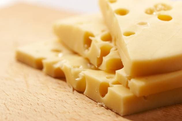 macro pic of Edam cheese on the wooden board Copyright: xGennadyxKravetskyx xDesignxPicsx , 30287639 Copyright: GennadyxKravetskyx xDesignxPics 30287639