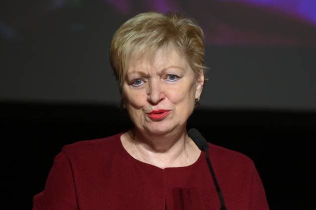 Programmpräsentation der Salzkammergut Festwochen Gmunden, im Stadttheater Gmunden, am 17.03.23. Das Bild zeigt die Leiterin Literatur und Theater, Karin Bergmann 2023 - Programmpräsentation der Salzkammergut Festwochen Gmunden, im Stadttheater Gmunden, am 17.03.23 *** Program presentation of the Salzkammergut Festwochen Gmunden, at the Stadttheater Gmunden, on 17 03 23 The picture shows the director of literature and theater, Karin Bergmann 2023 Program presentation of the Salzkammergut Festwochen Gmunden, at the Stadttheater Gmunden, on 17 03 23
