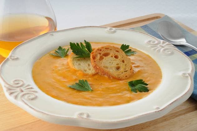 Bowl of delicious and healthy homemade carrot soup. Copyright: xWilliamxBerryx xDesignxPicsx , 30334072 Copyright: WilliamxFehrx xDesignxPics 30334072