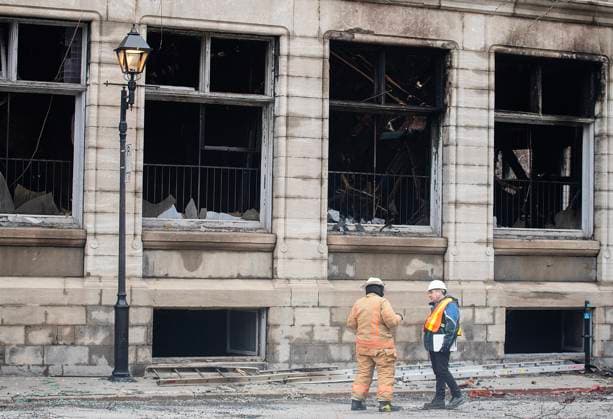 March 18, 2023, Montreal, PQ, Canada: Investigators and firefighters are shown at the scene following a fire in Old Montreal, Saturday, March 18, 2023, that gutted the heritage building. Montreal Canada  - ZUMAc35_ 20230318_zaf_c35_001 Copyright: xGrahamxHughesx