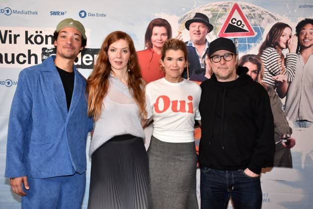 Entertainment Themen der Woche KW11 Aurel Mertz, Pheline Roggan, Anke Engelke und Bjarne Maedel bei der Vorstellung der 6teiligen ARD-Umwelt-Klima Doku Serie Wir koennen auch anders (ab 20.03.2023 in der ARD Mediathek) am 18.03.2023 in Berlin Prominente um Anke Engelke zeigen Wir koennen auch anders in der neuen ARD Serie¦ *** Aurel Mertz, Pheline Roggan, Anke Engelke and Bjarne Maedel at the presentation of the 6-part ARD environmental climate documentary series We can also be different from 20 03 2023 in the ARD Mediathek on 18 03 2023 in Berlin celebrities around Anke Engelke show We can also be different in the new ARD series¦ 
