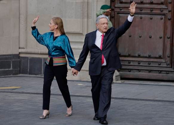 85th Anniversary Of The Oil Expropriation In Mexico Andres Manuel Lopez Obrador, President of Mexico, accompanied by his wife Beatriz Gutierrez Muller, leave the National Palace in the Zocalo of Mexico City to greet thousands of people who attended the message to the nation on the occasion of the 85th Anniversary of the Oil Expropriation in Mexico. Mexico City Mexico  Copyright: xGerardoxVieyrax originalFilename: vieyra-notitle230318_npBkA.jpg