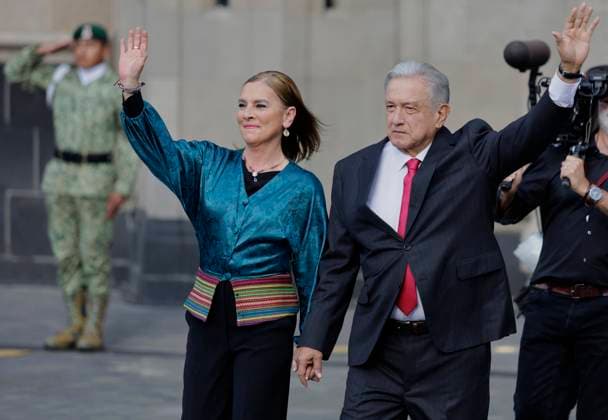 85th Anniversary Of The Oil Expropriation In Mexico Andres Manuel Lopez Obrador, President of Mexico, accompanied by his wife Beatriz Gutierrez Muller, leave the National Palace in the Zocalo of Mexico City to greet thousands of people who attended the message to the nation on the occasion of the 85th Anniversary of the Oil Expropriation in Mexico. Mexico City Mexico  Copyright: xGerardoxVieyrax originalFilename: vieyra-notitle230318_npjGl.jpg
