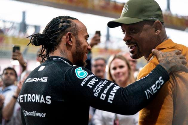 Entertainment Bilder des Tages March 19, 2023, Jeddah, Saudi Arabia: British driver LEWIS HAMILTON (Mercedes AMG F1 Team) chats with American actor WILL SMITH on the starting grid before the 2023 FIA Formula One Saudi Arabian Grand Prix at Jeddah Corniche Circuit. Jeddah Saudi Arabia - ZUMAg147 20230319_zap_g147_018 Copyright: xJamesxGasperottix