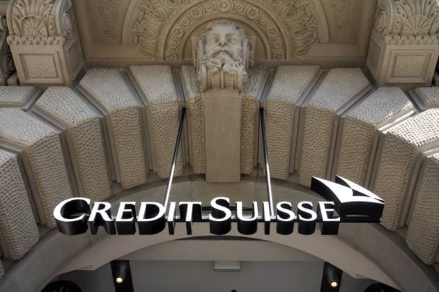 Zuerich, Schweiz - Credit Suisse, Firmenlogo an der Fassade der Hauptverwaltung der Credit Suisse Bank am Paradeplatz im Quartier City in Zürich, hier anlässlich der Übernahme durch die UBS Bank. Archivaufnahme vom 20.05.2007 Zürich Schweiz *** Zurich, Switzerland Credit Suisse, company logo on the facade of the Credit Suisse Bank headquarters on Paradeplatz in the City district of Zurich, here on the occasion of the takeover by UBS Bank Archival photograph dated 20 05 2007 Zurich Switzerland