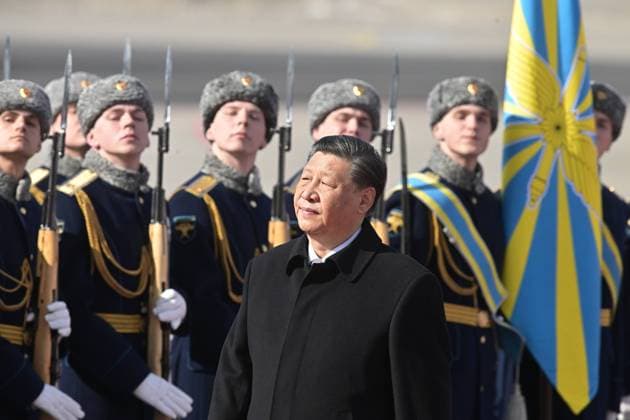 News Themen der Woche KW12 Russia China 8394209 20.03.2023 Chinese President Xi Jinping walks past Russian honour guards during a welcoming ceremony upon arrival at Vnukovo International Airport in Moscow, Russia, Ilya Pitalev Sputnik Moscow Russia  Copyright: xIlyaxPitalevx